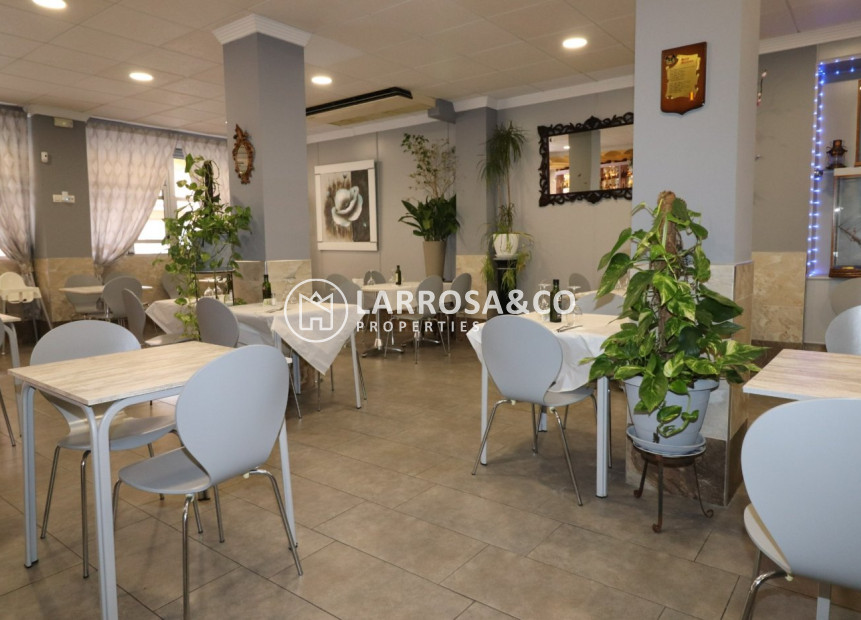 Herverkoop - Commercial space - Torrevieja - Playa del cura