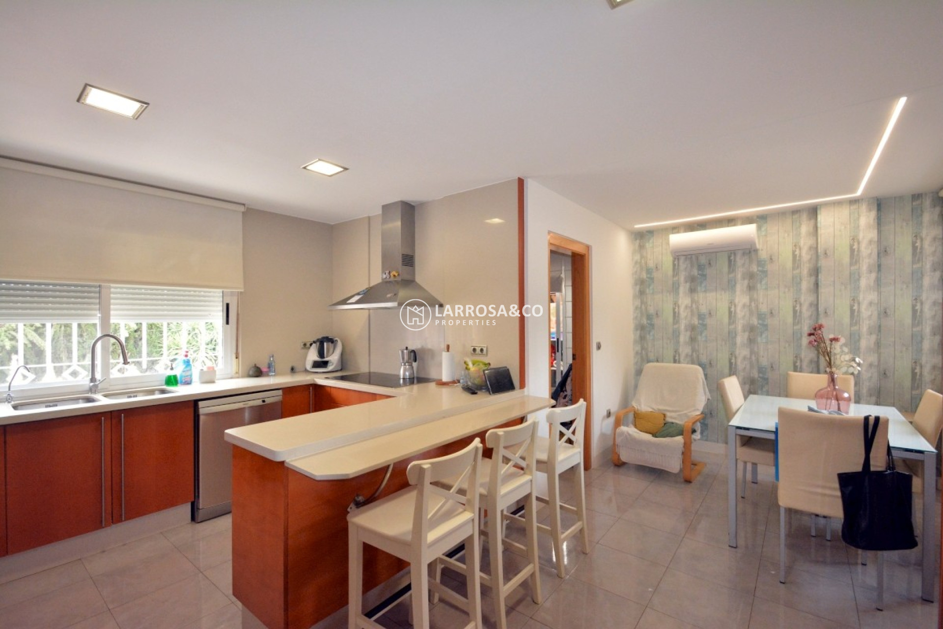 Herverkoop - Country house - Almoradí