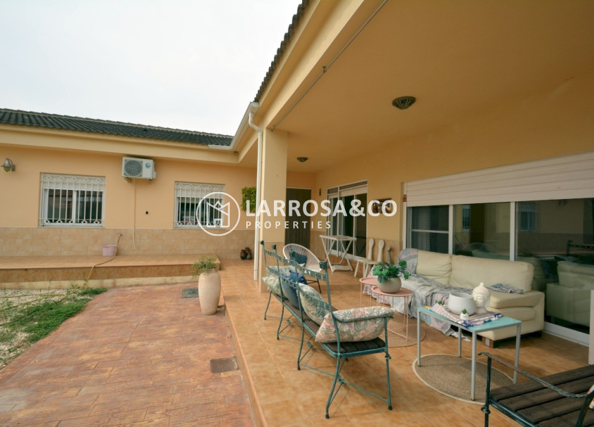 Herverkoop - Country house - Almoradí