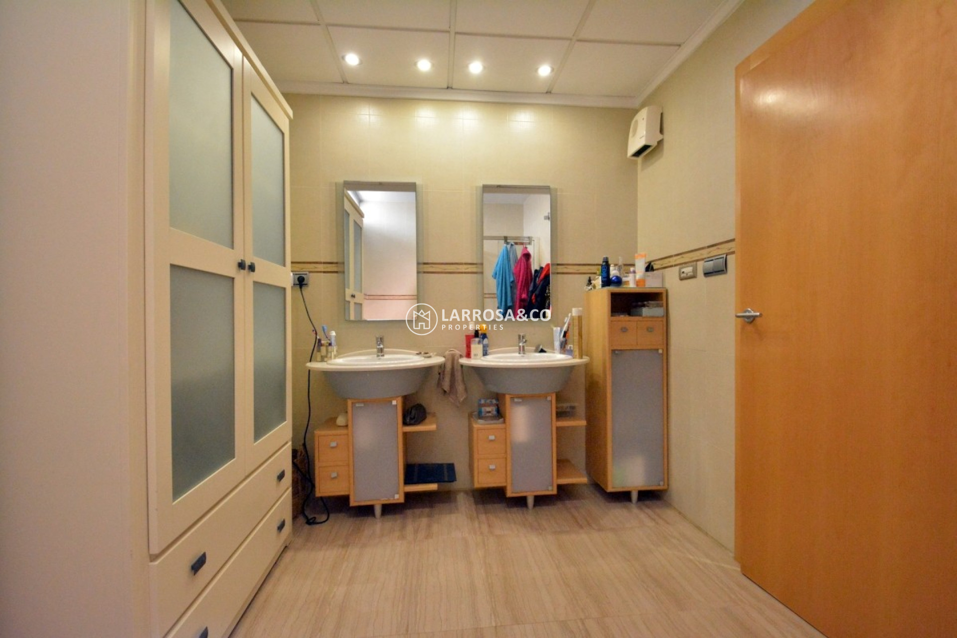 Herverkoop - Country house - Almoradí