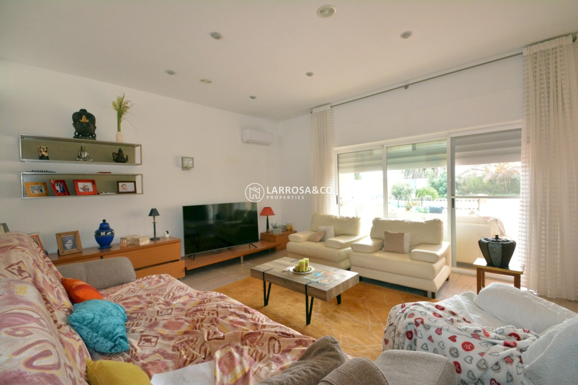 Herverkoop - Country house - Almoradí