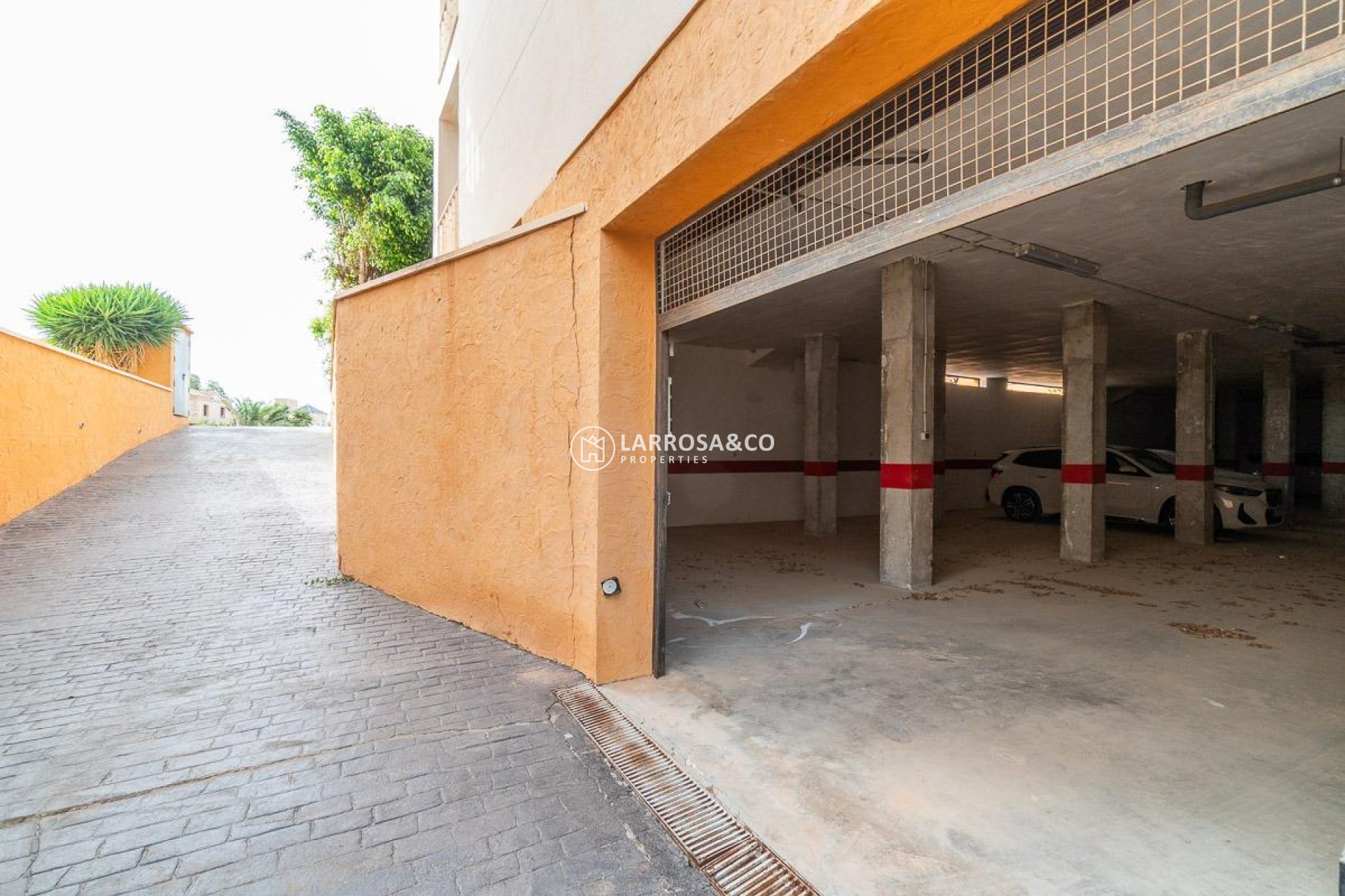 Herverkoop - Garage - Orihuela costa - Montezenia