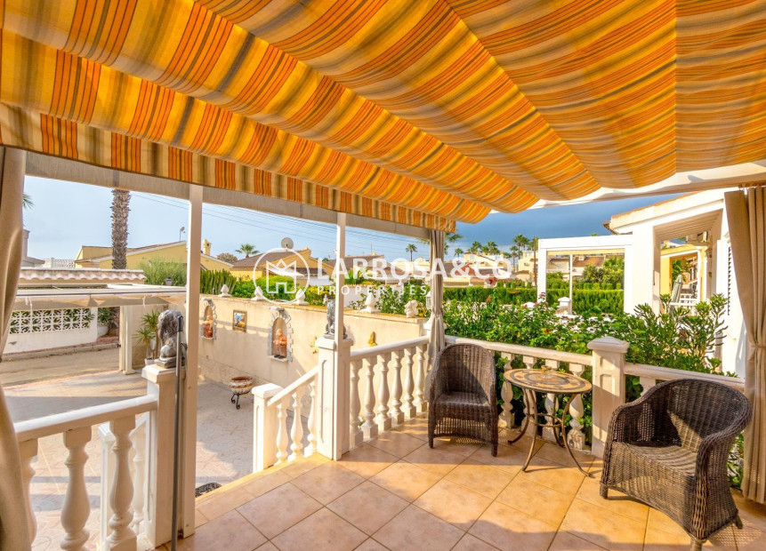 Herverkoop - Villa - Orihuela costa - Punta Prima