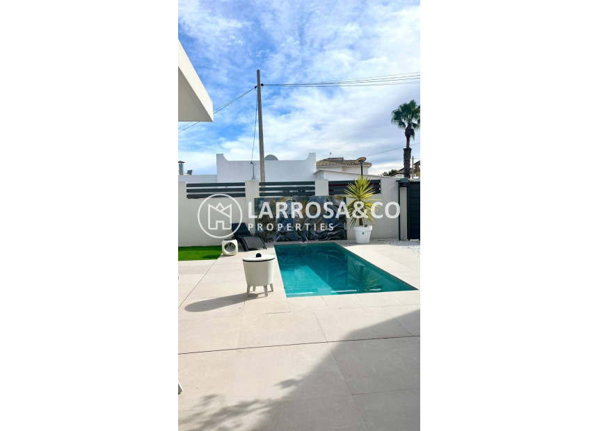 Herverkoop - Villa - San Miguel de Salinas - Urbanizacion Blue Lagoon