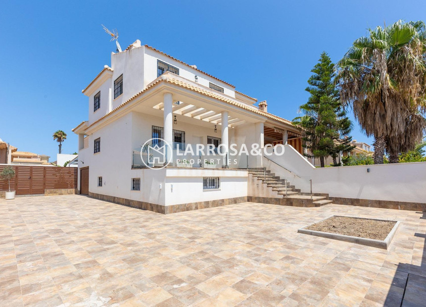 Herverkoop - Villa - Torrevieja - Aguas Nuevas