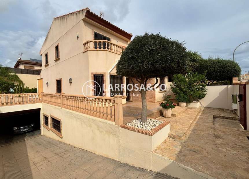 Herverkoop - Villa - Torrevieja Centro - Torrevieja