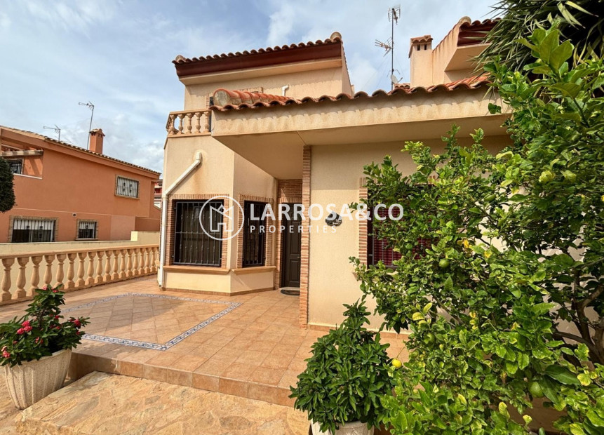 Herverkoop - Villa - Torrevieja Centro - Torrevieja