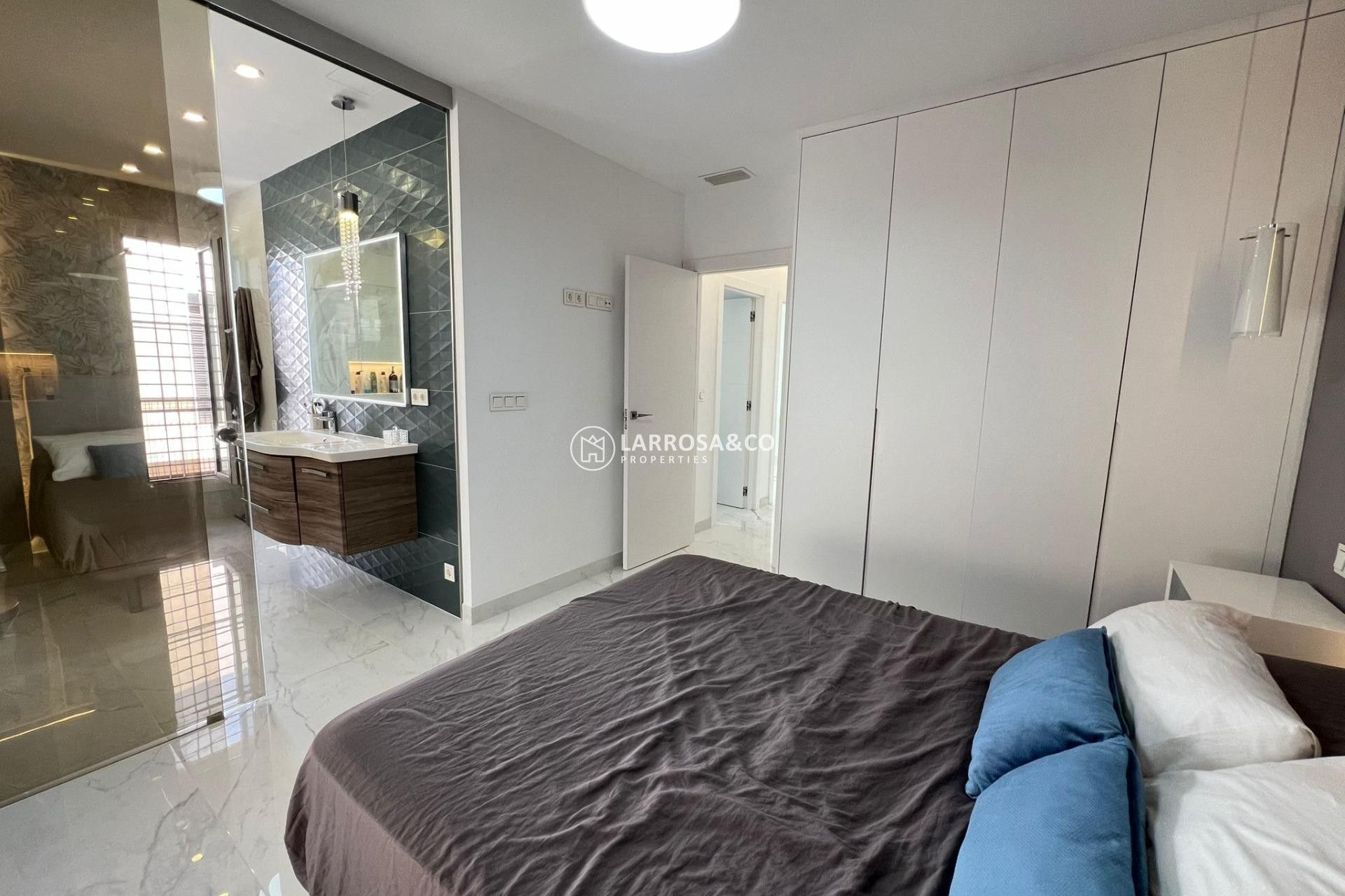 Herverkoop - Villa - Torrevieja - La Mata