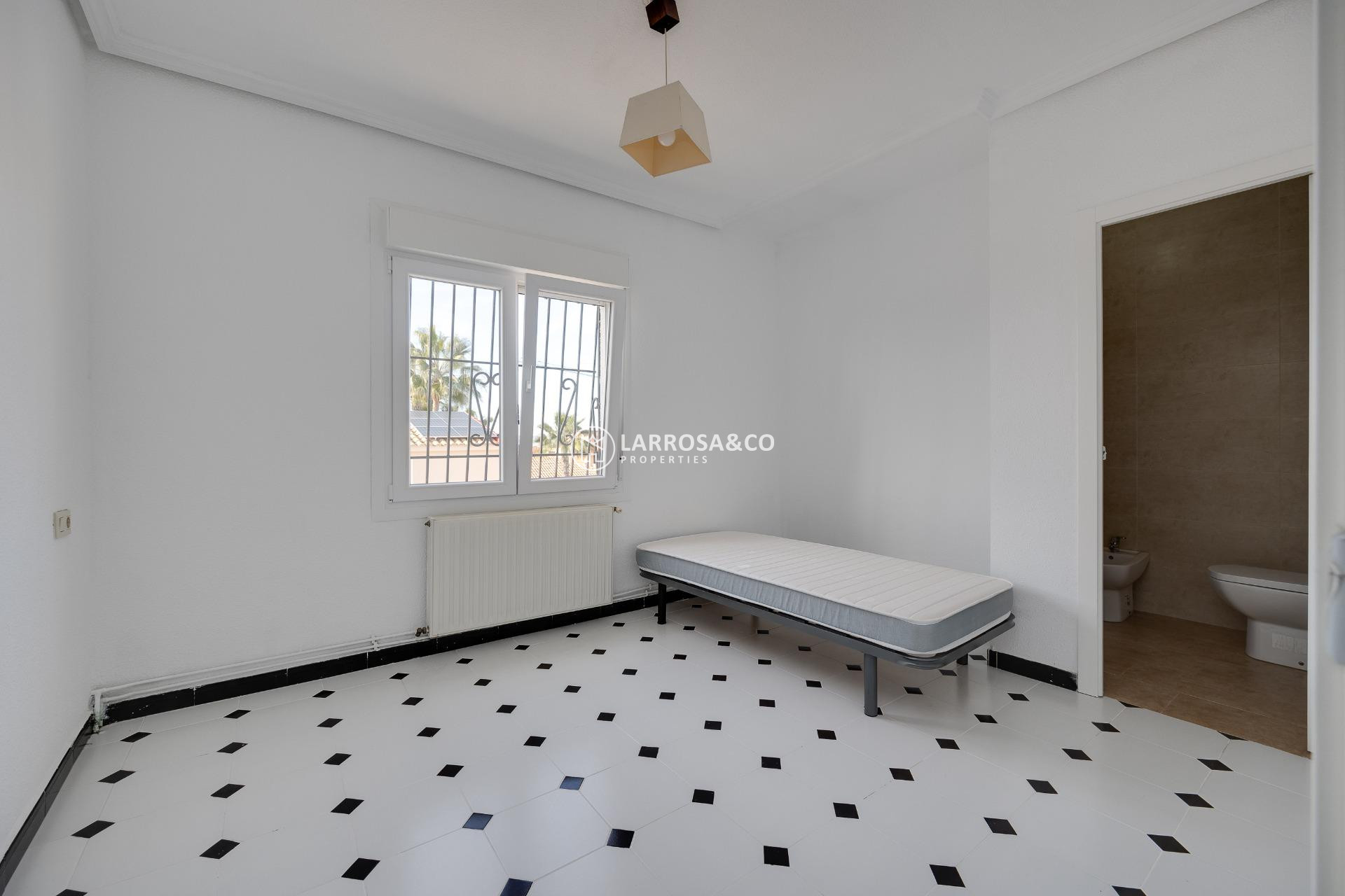 Herverkoop - Villa - Torrevieja - La Siesta - El Salado - Torreta