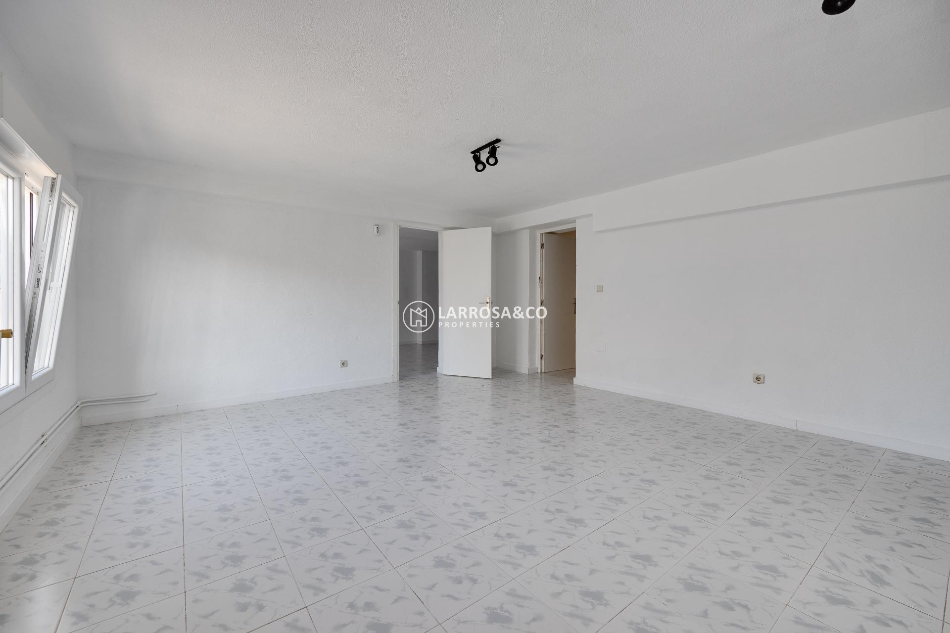 Herverkoop - Villa - Torrevieja - La Siesta - El Salado - Torreta