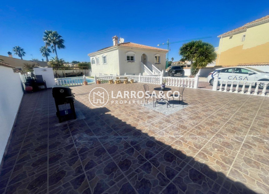 Herverkoop - Villa - Urb. La Marina - Inland