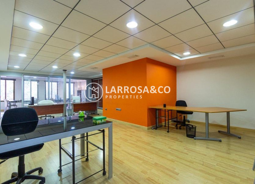 Location - Commercial space - Orihuela - Los Andenes