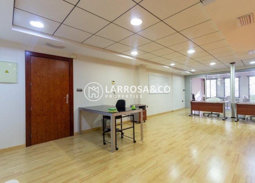 Location - Commercial space - Orihuela - Los Andenes