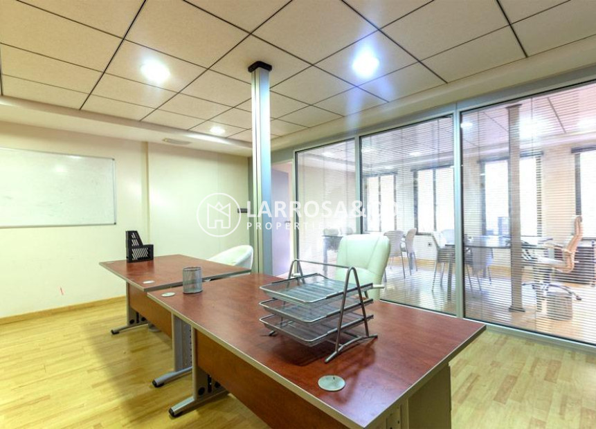 Location - Commercial space - Orihuela - Los Andenes