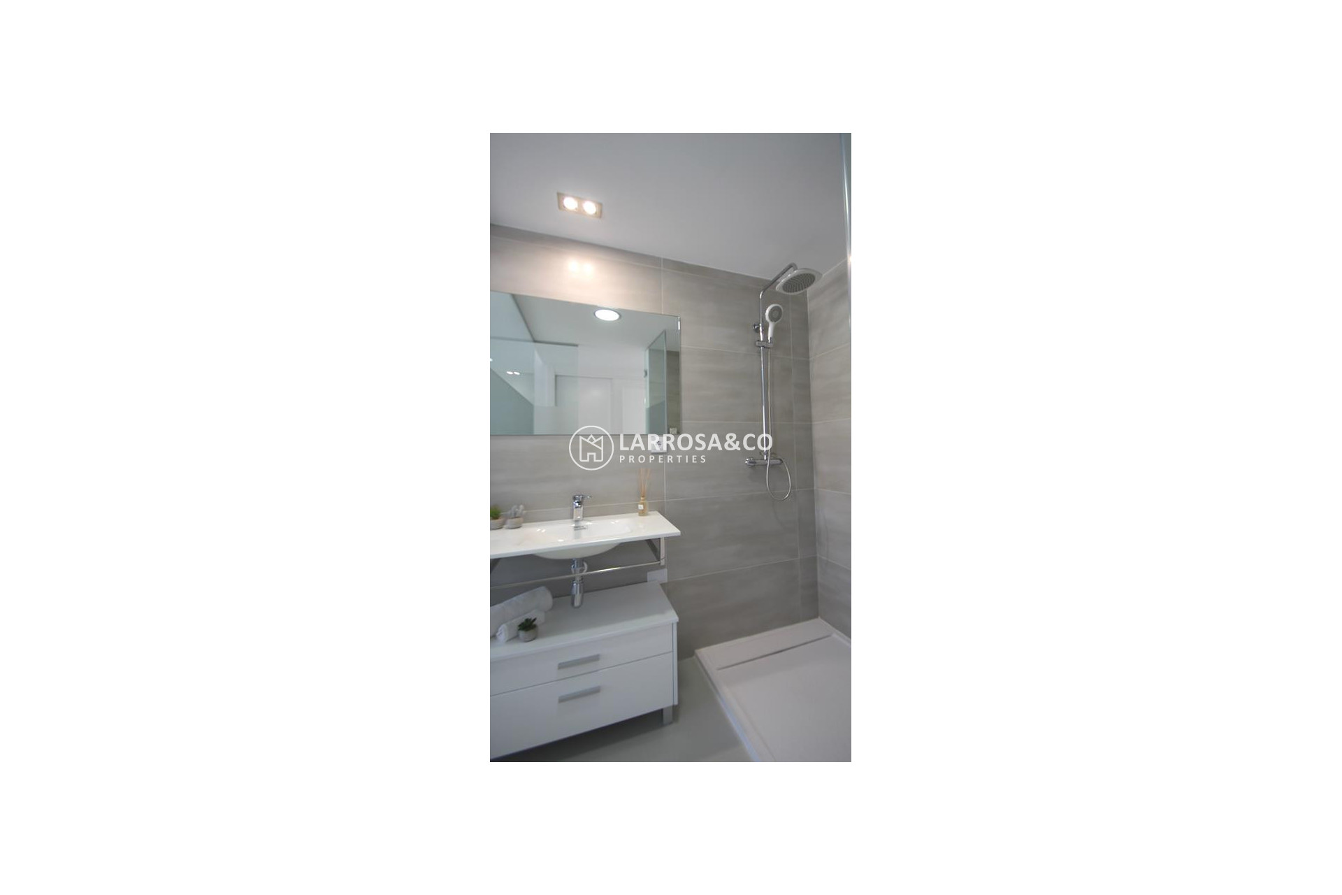 new-build-guardamar-del-segura-apartment-bathroom-1-ON20490602