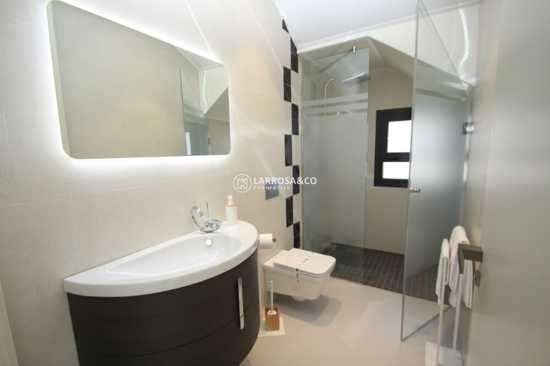 new-build-villa-sanmiguel-bathroom3-on2119