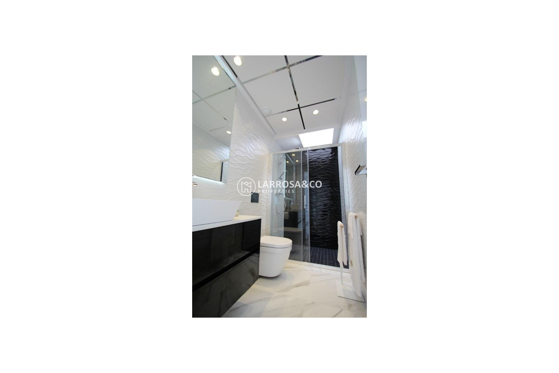 new-building-villa-dehesa-de-campoamor-bathroom-1-on2059