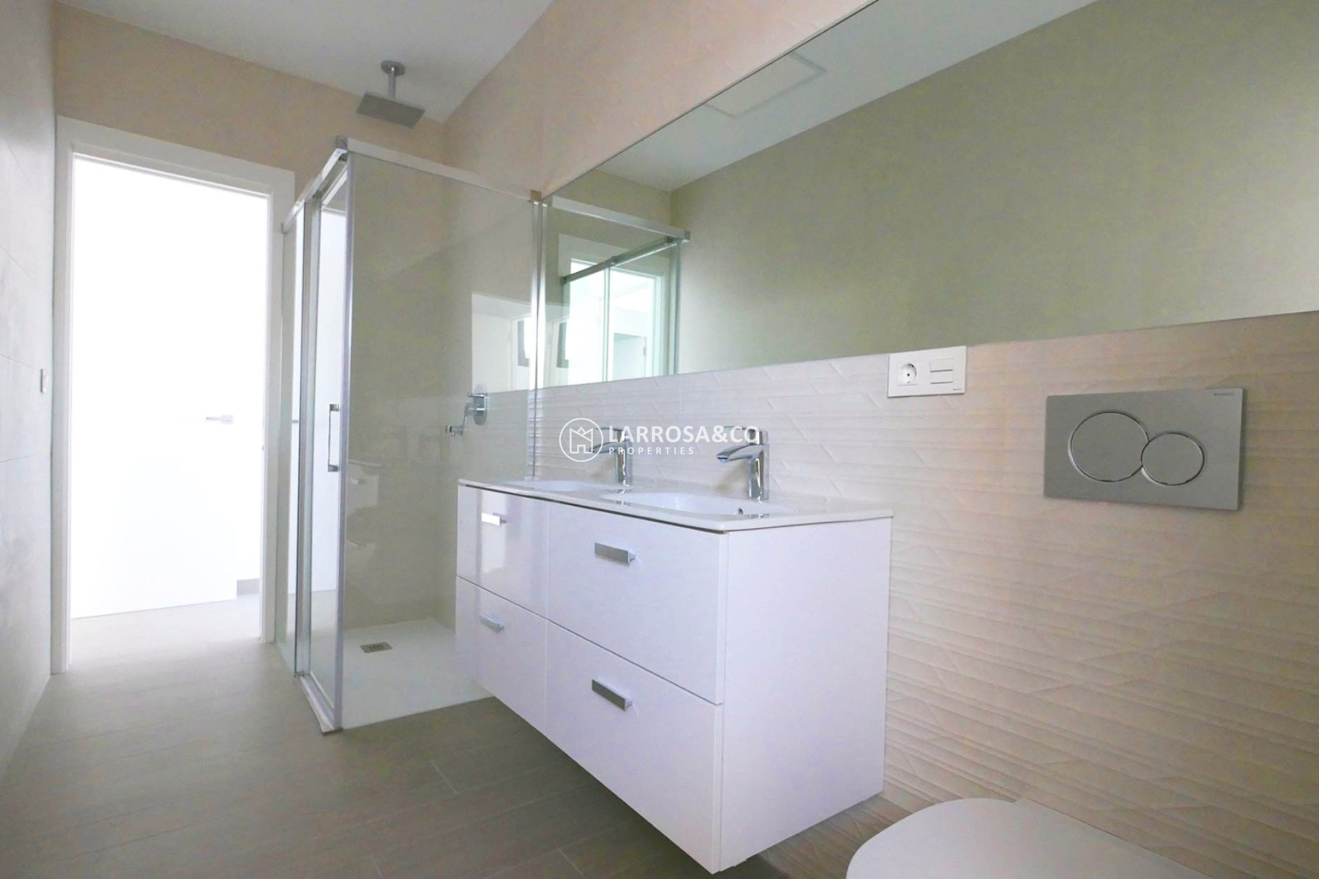 new-built-villa-la-marina-bathroom-on2089