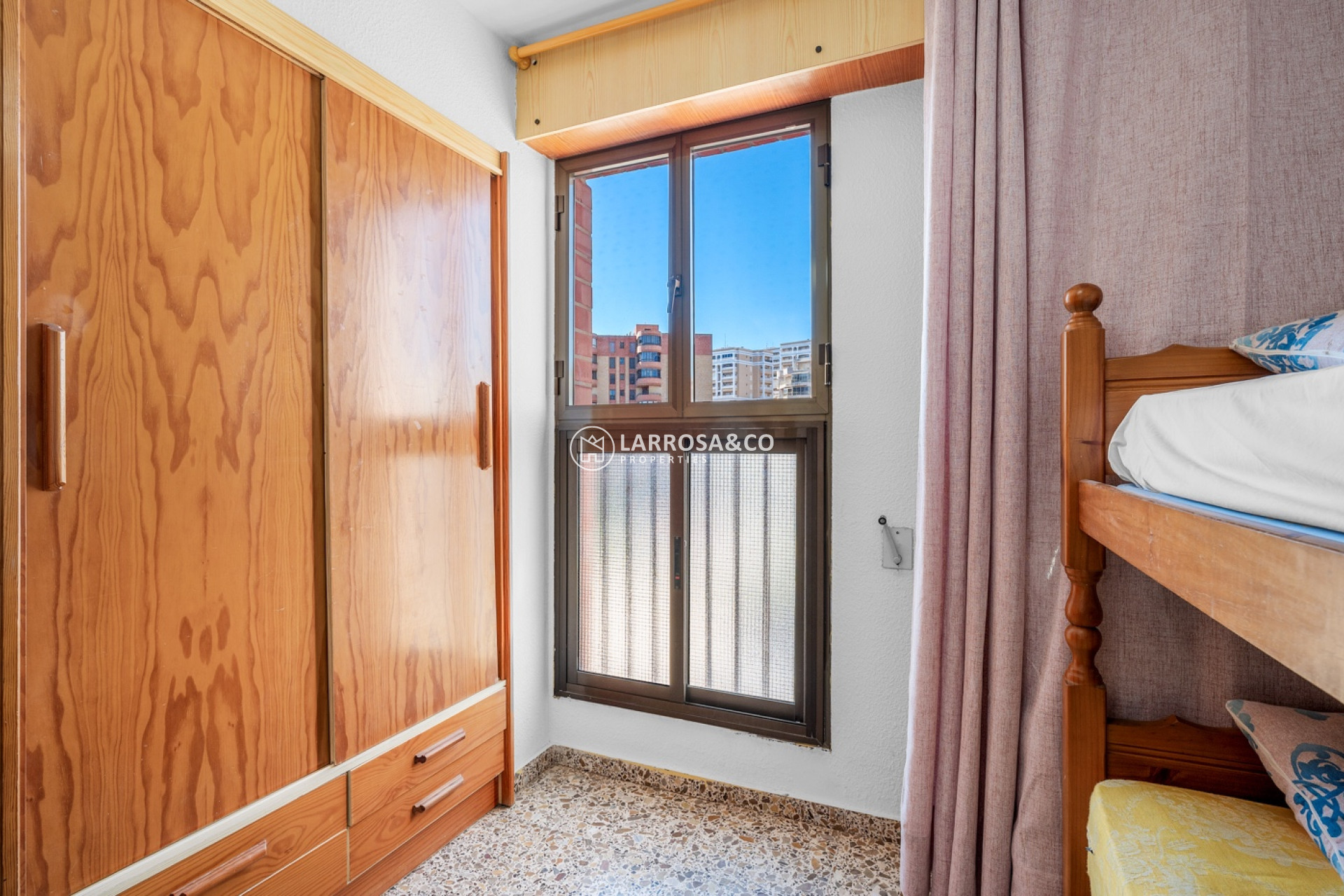 Resale - Apartment - Arenales del sol - Segunda linea playa