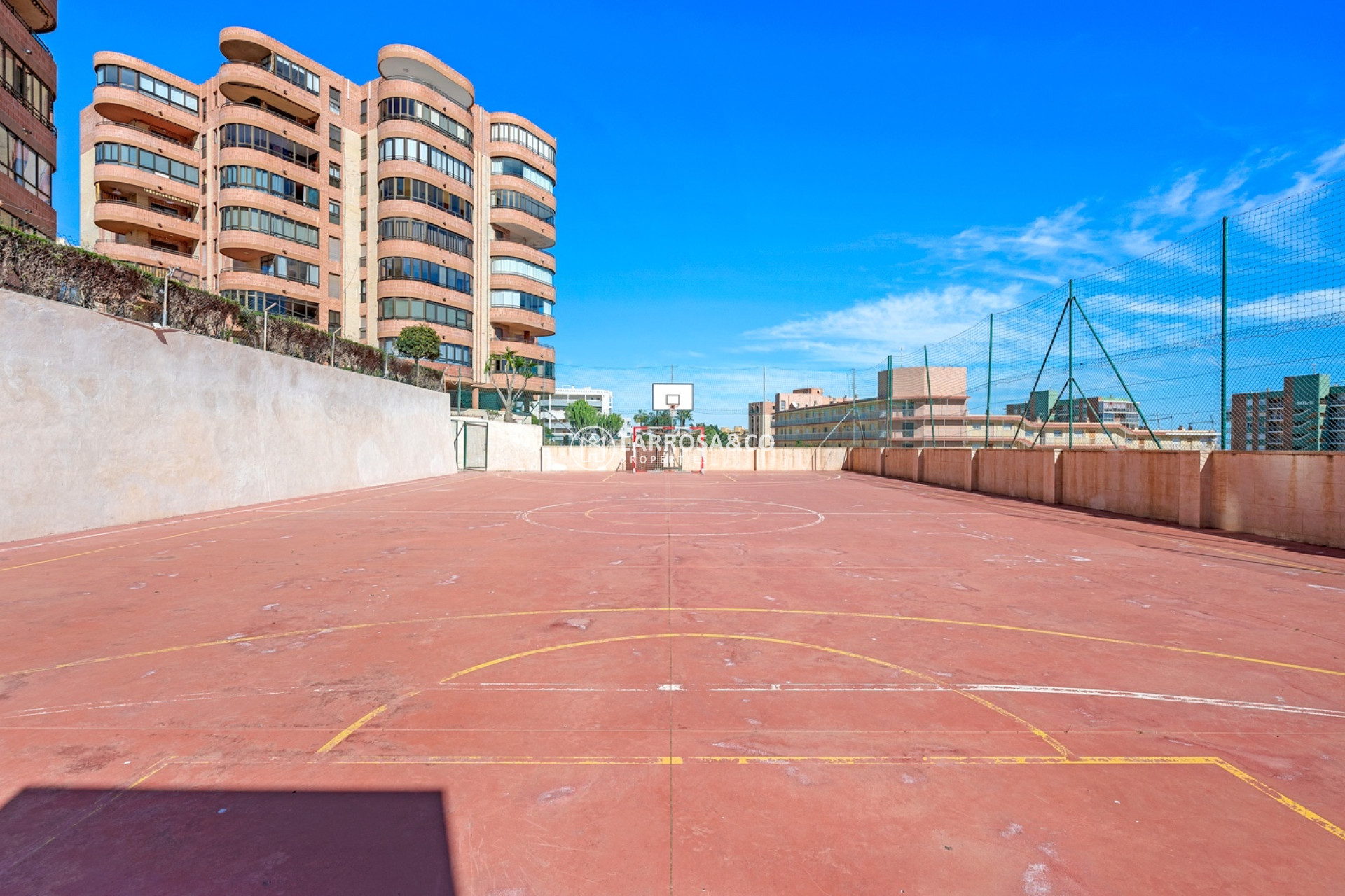 Resale - Apartment - Arenales del sol - Segunda linea playa