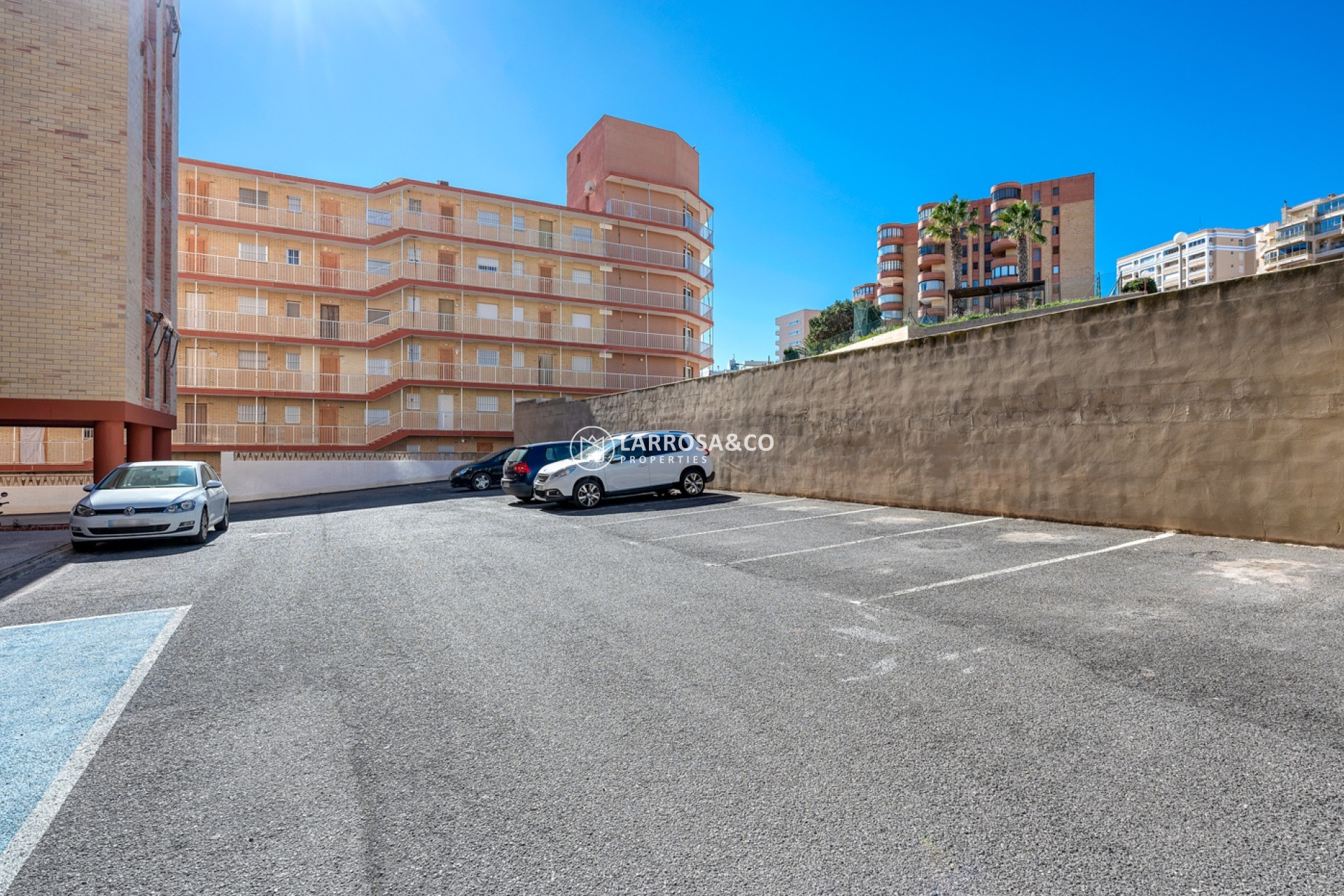 Resale - Apartment - Arenales del sol - Segunda linea playa