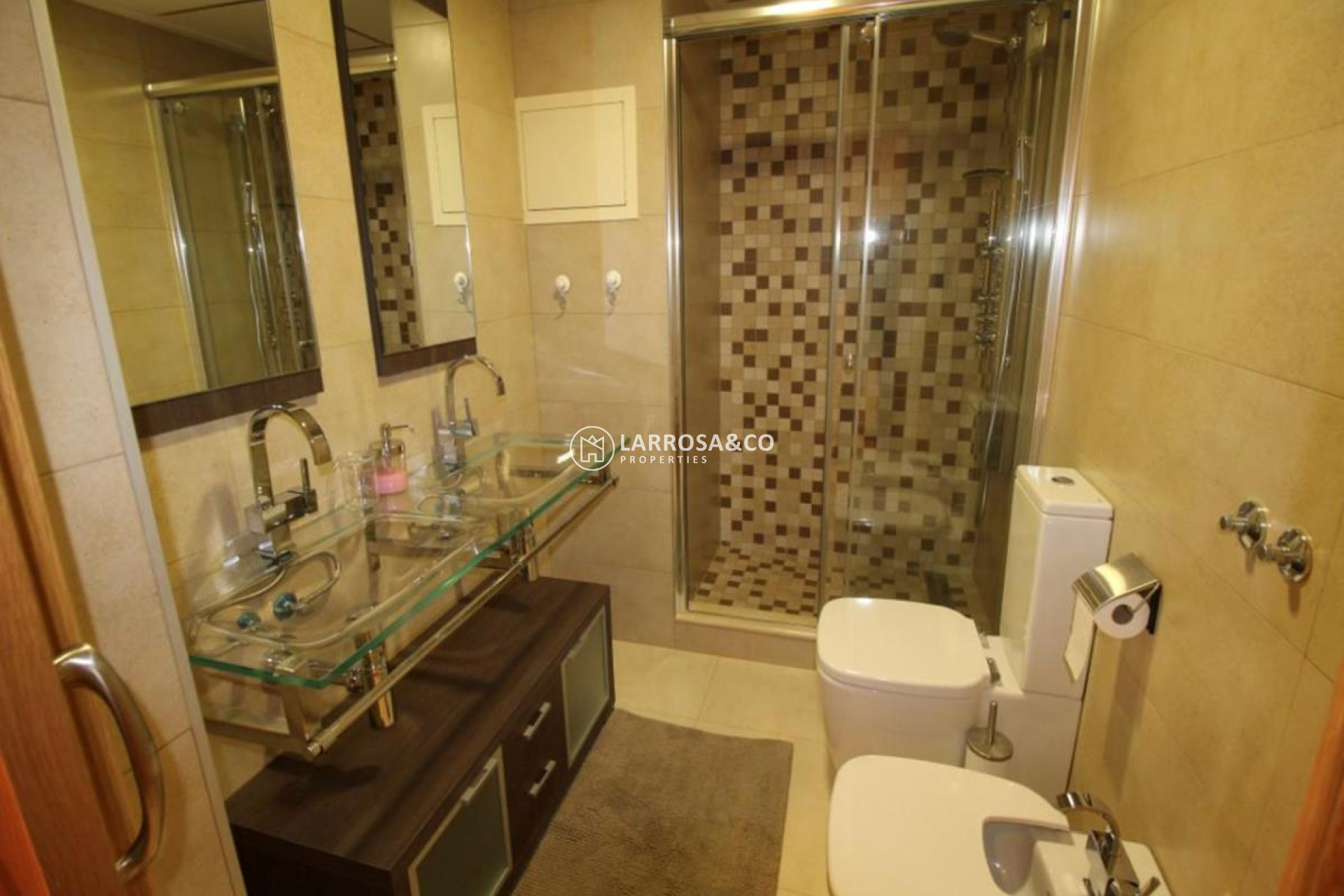 resale-apartment-beach-guardamar-bathroom-shower-rv2104