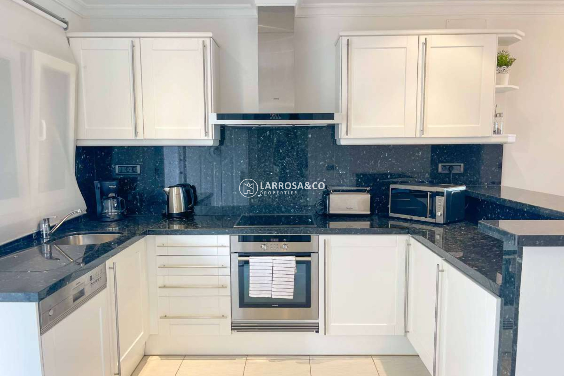 Resale - Apartment - Benissa Costa - Costa Blanca