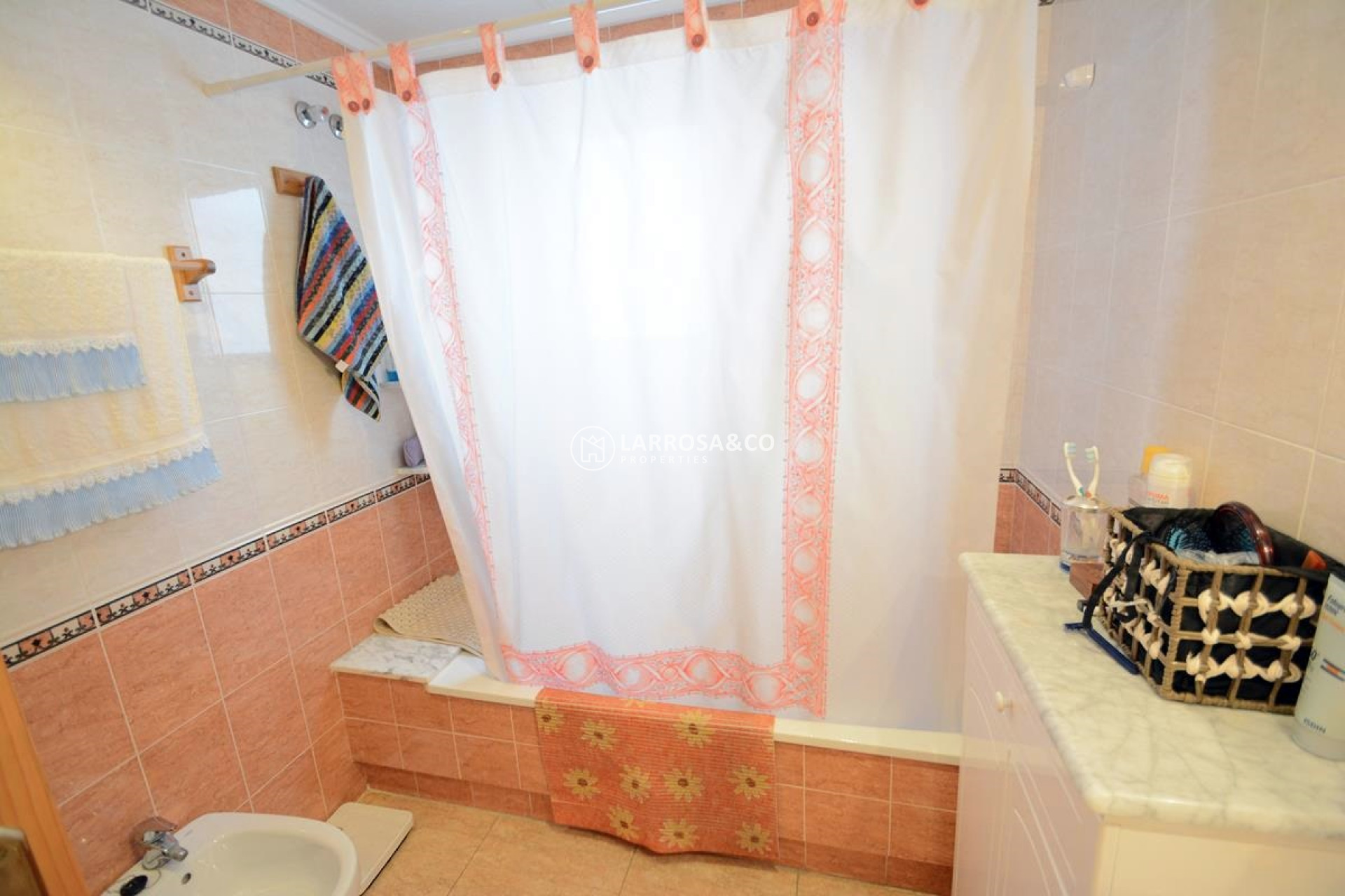resale-apartment-guardamar-center-bathroom-bath-rv2117