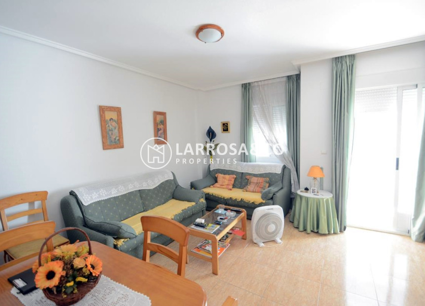 resale-apartment-guardamar-center-living-dining-room-rv2117
