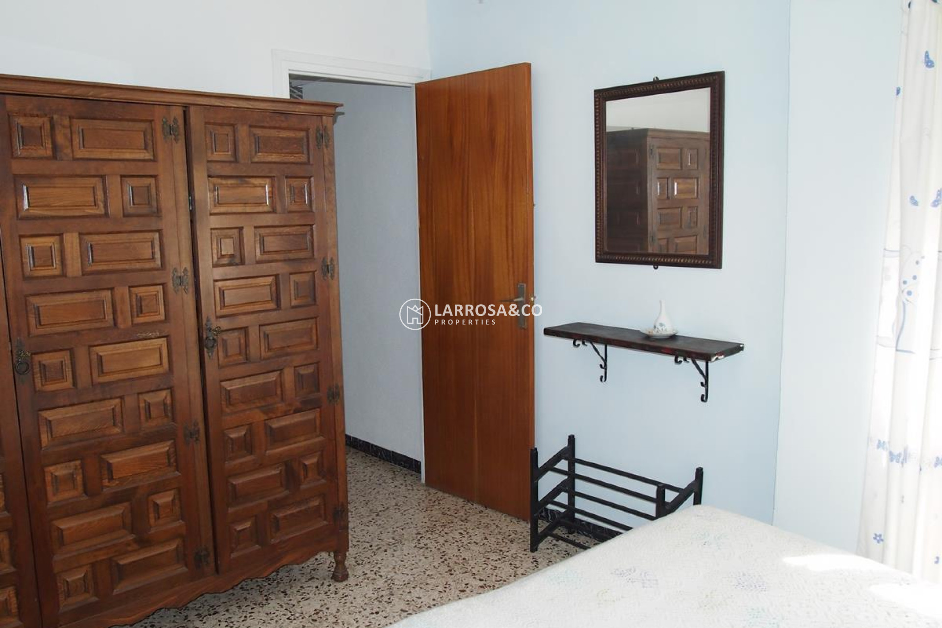 resale-apartment-guardamar-del-segura-center-bedroom-3-wardrobe-rv2089