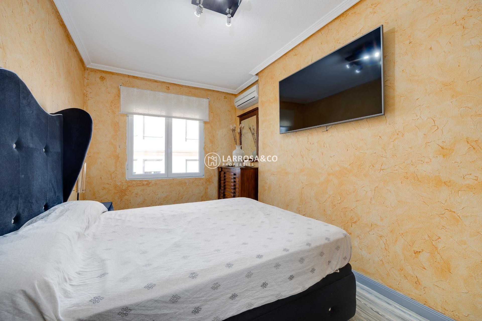 Resale - Apartment - Torrevieja - Acequion