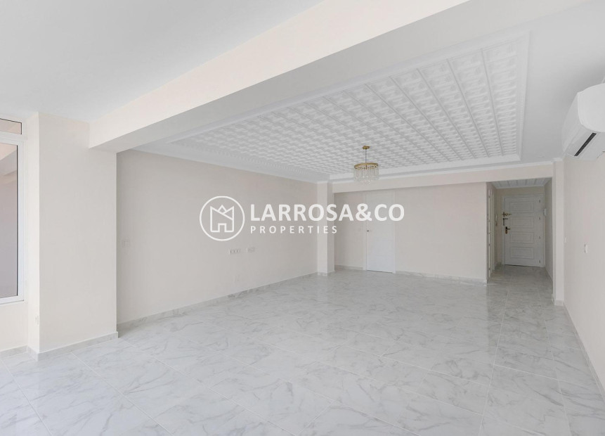 Resale - Apartment - Torrevieja - Acequion