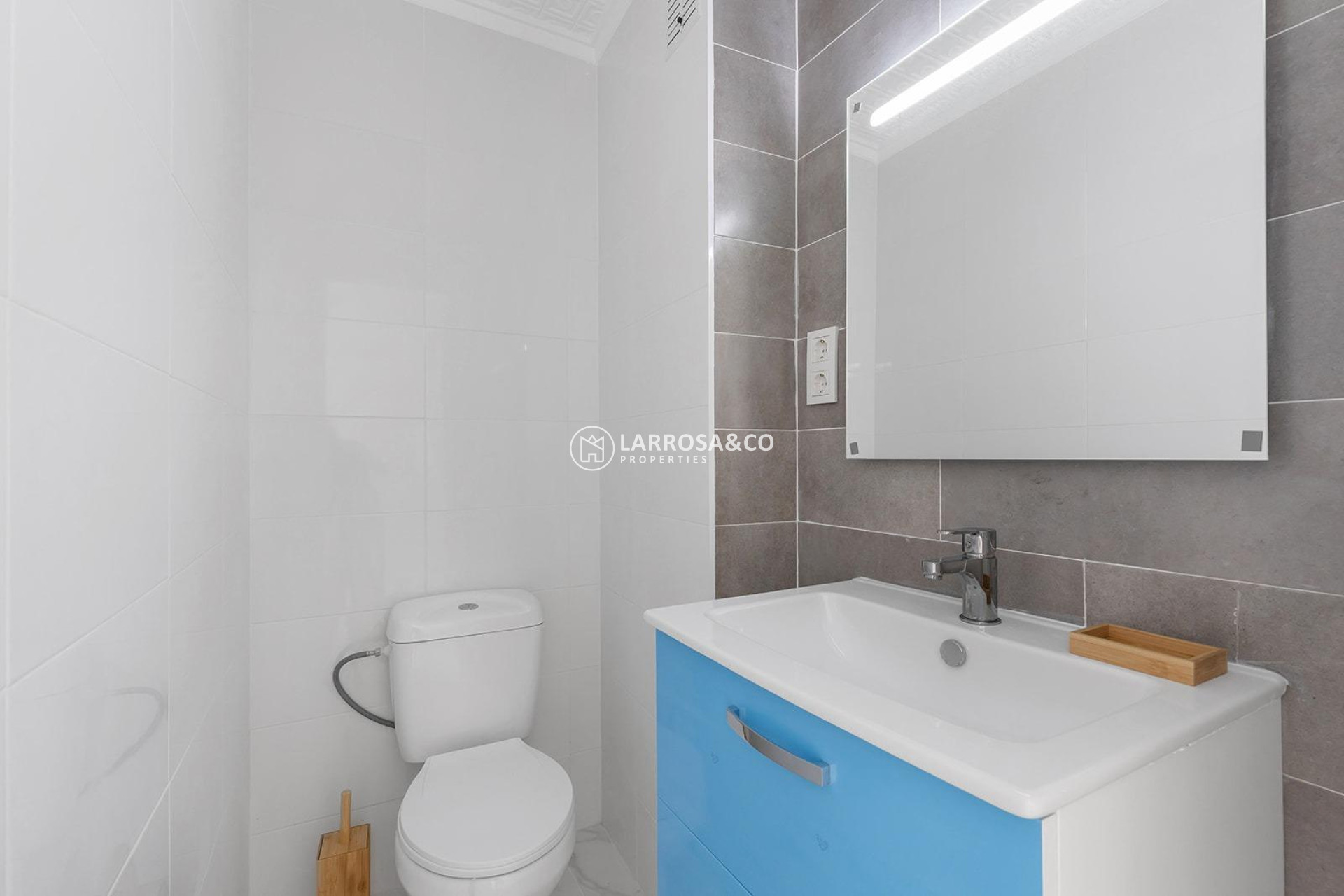 Resale - Apartment - Torrevieja - Acequion