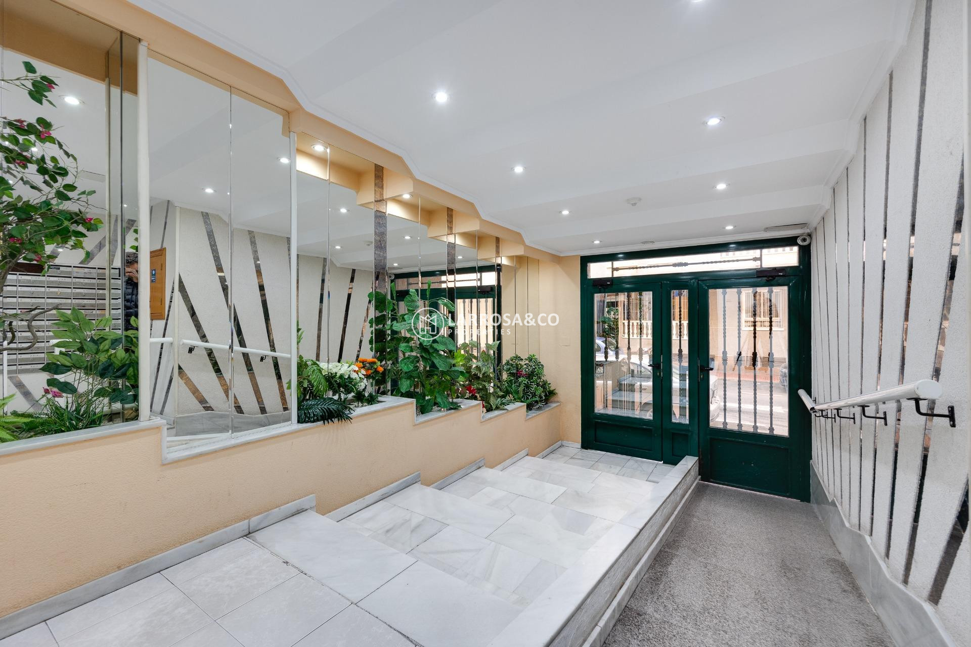 Resale - Apartment - Torrevieja - Acequion