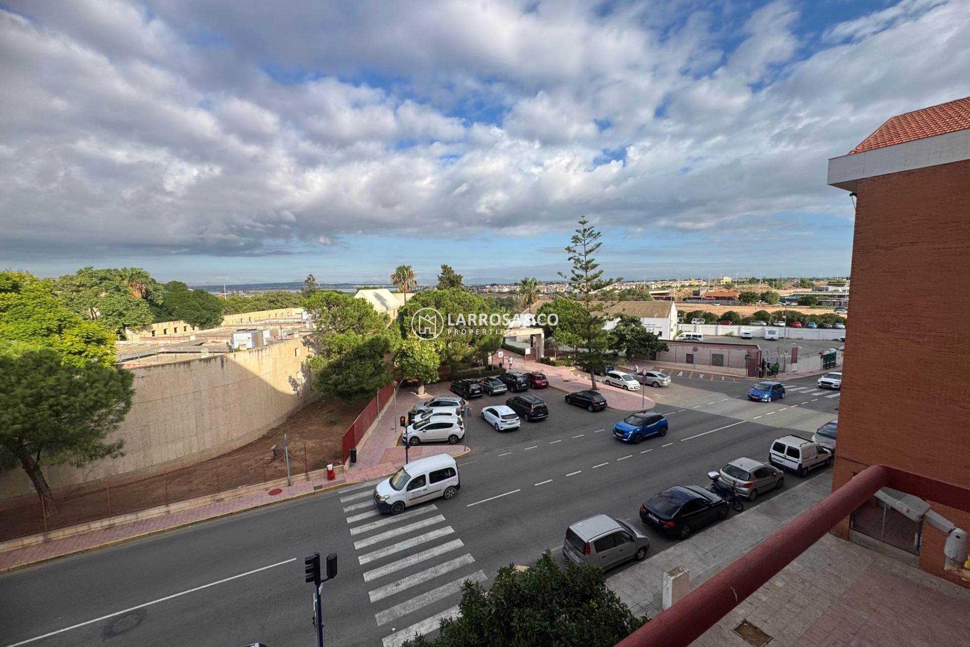 Resale - Apartment - Torrevieja - Acequion