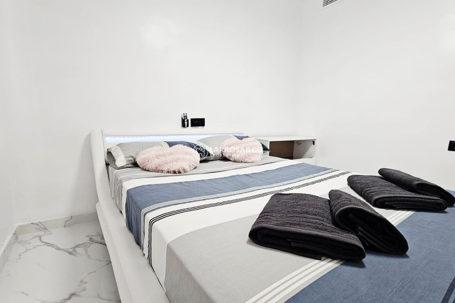 Resale - Apartment - Torrevieja - Acequion