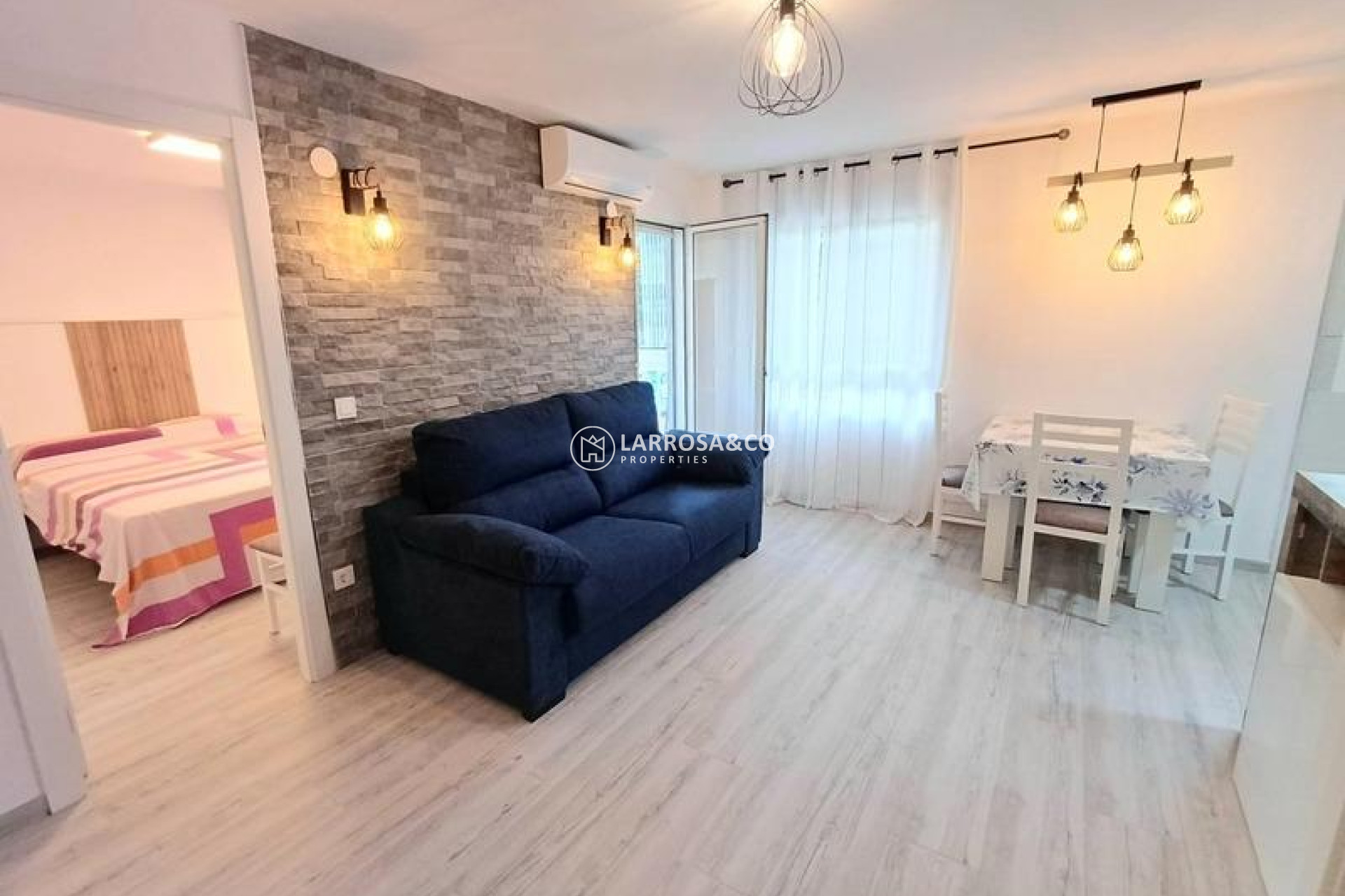 Resale - Apartment - Torrevieja - Acequion