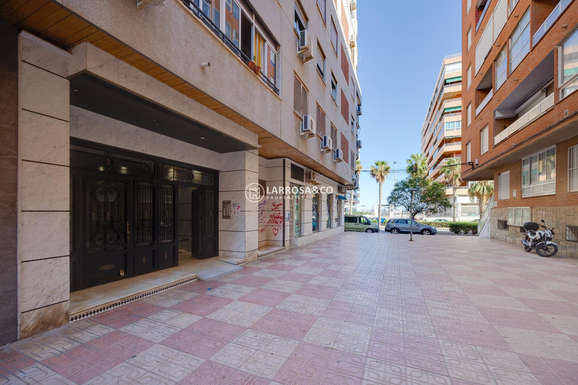 Resale - Apartment - Torrevieja - Acequion