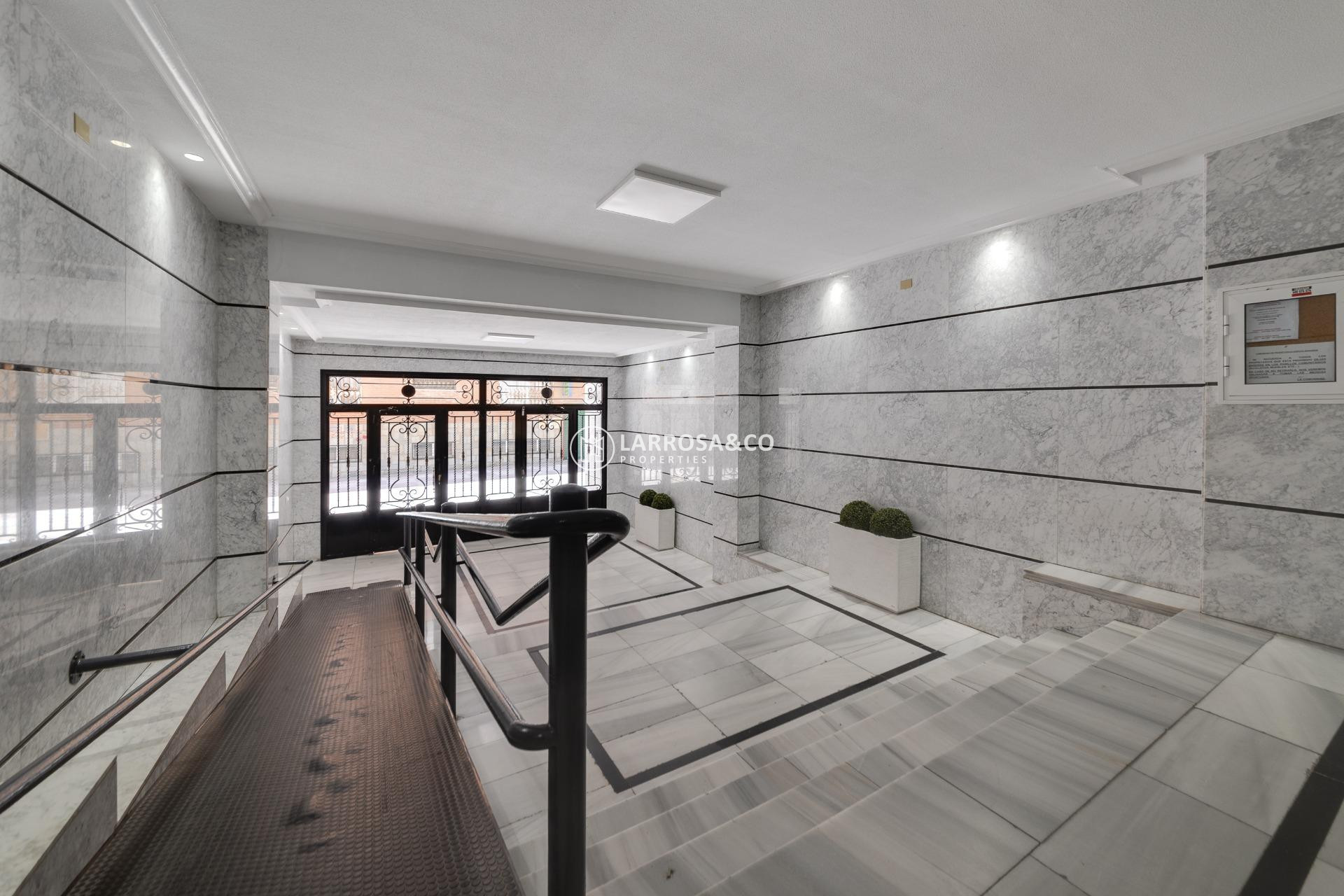 Resale - Apartment - Torrevieja - Acequion