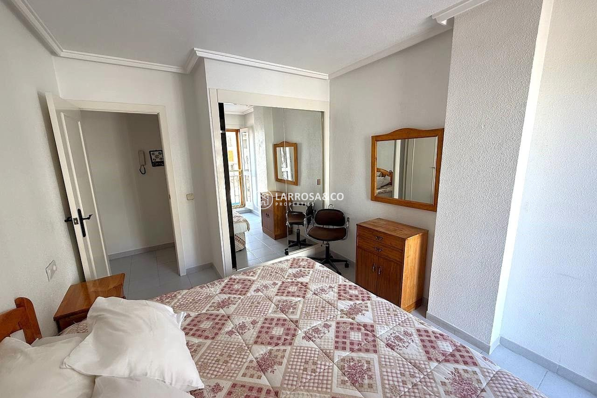 Resale - Apartment - Torrevieja - Acequion