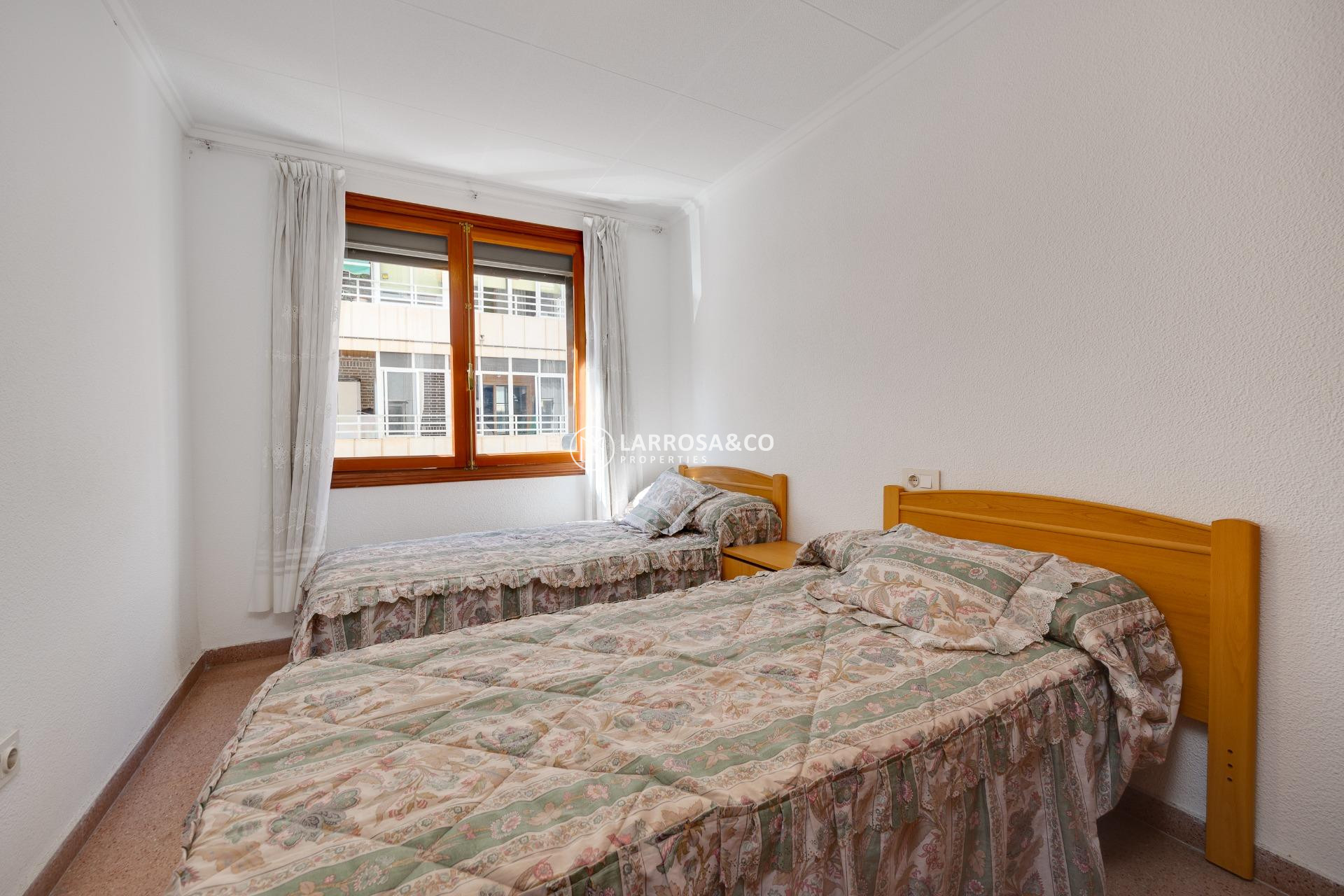 Resale - Apartment - Torrevieja - Acequion