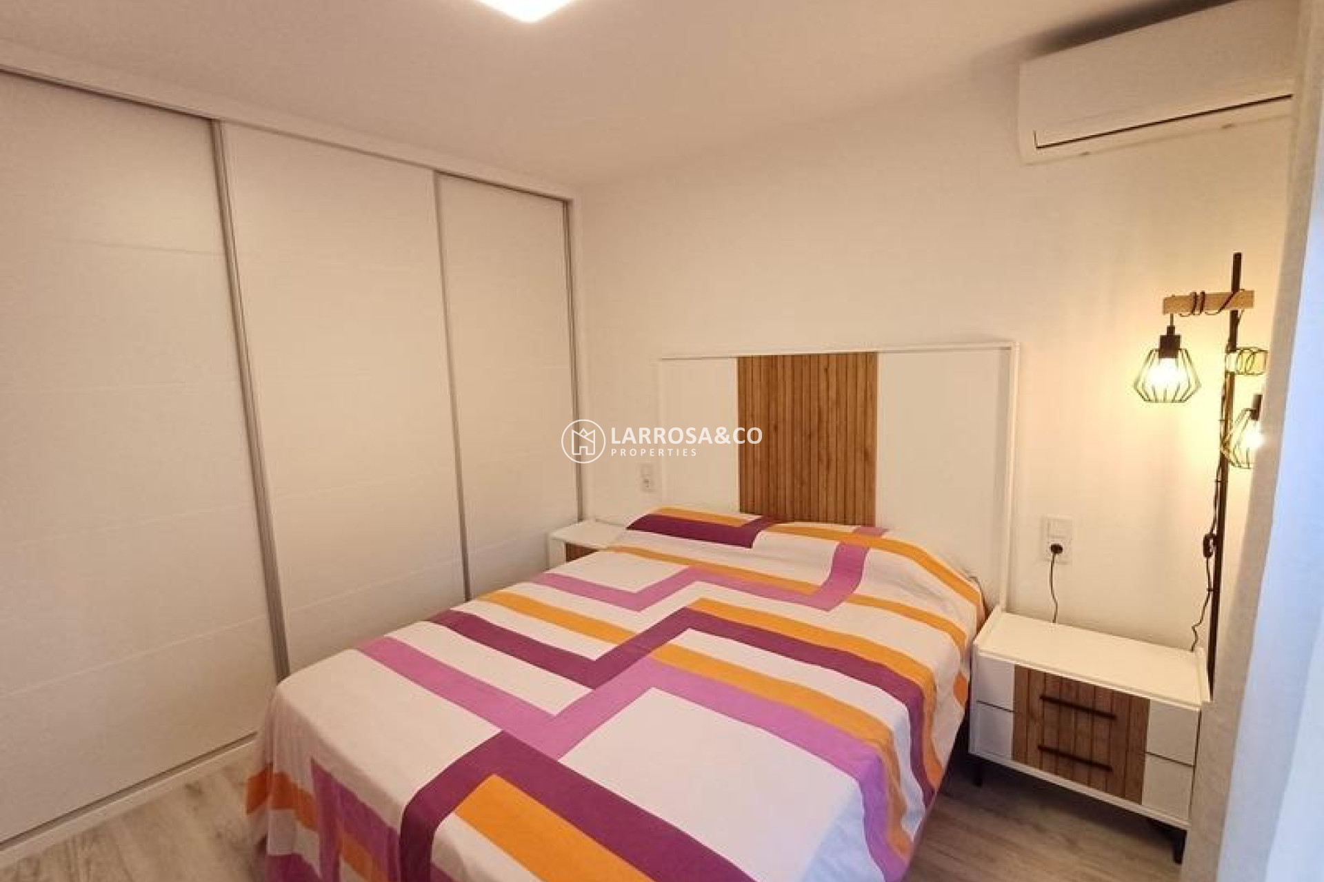 Resale - Apartment - Torrevieja - Acequion