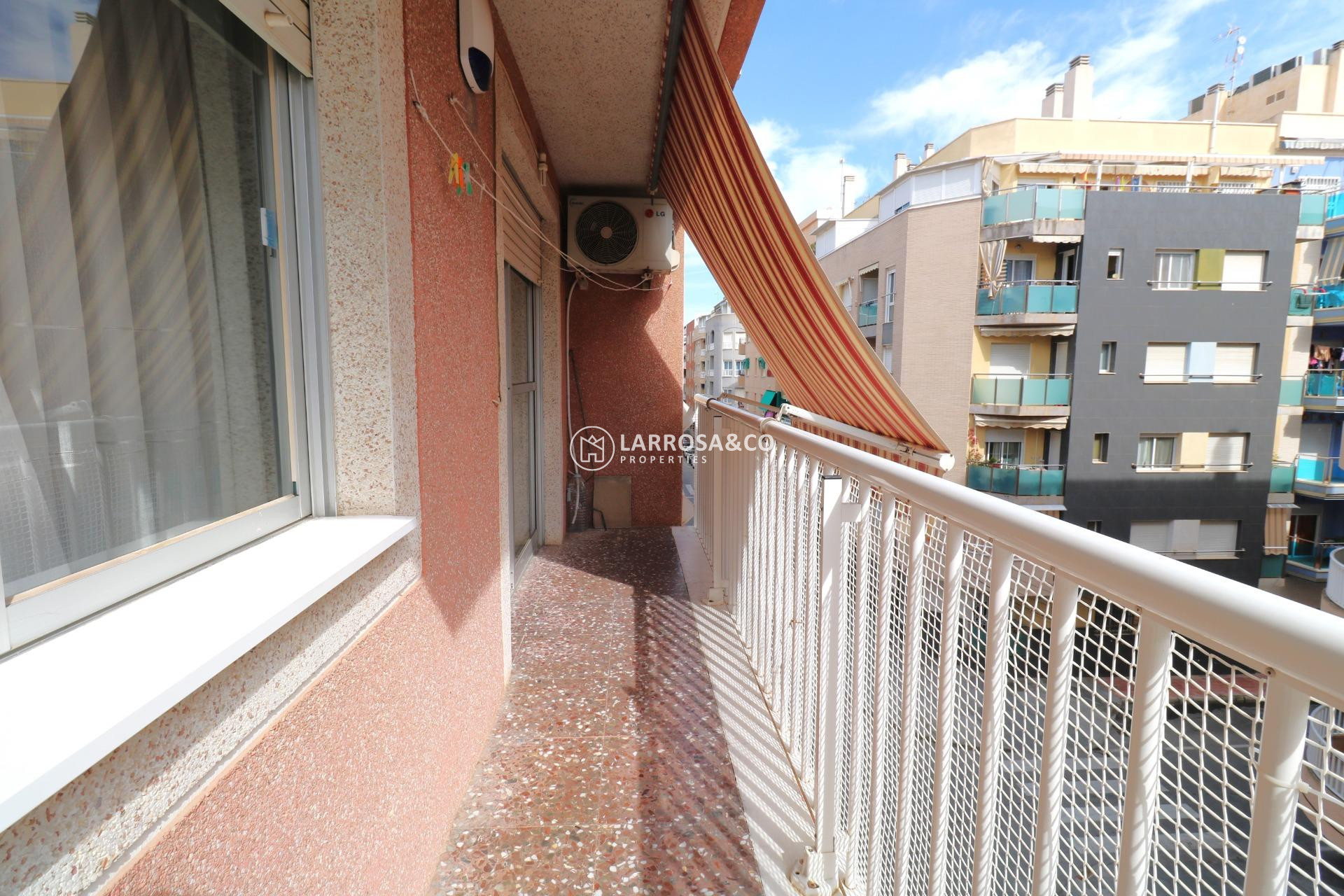 Resale - Apartment - Torrevieja - Acequion