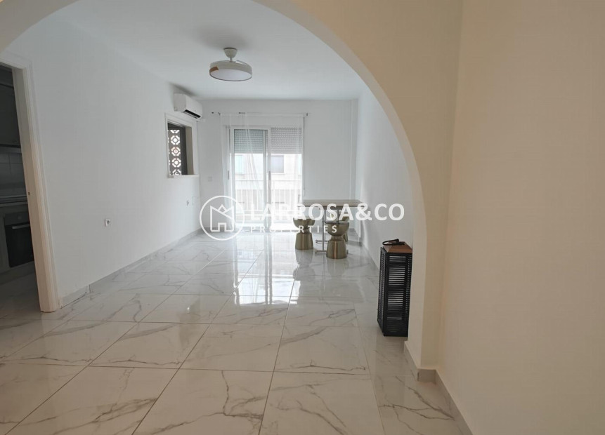 Resale - Apartment - Torrevieja - Acequion