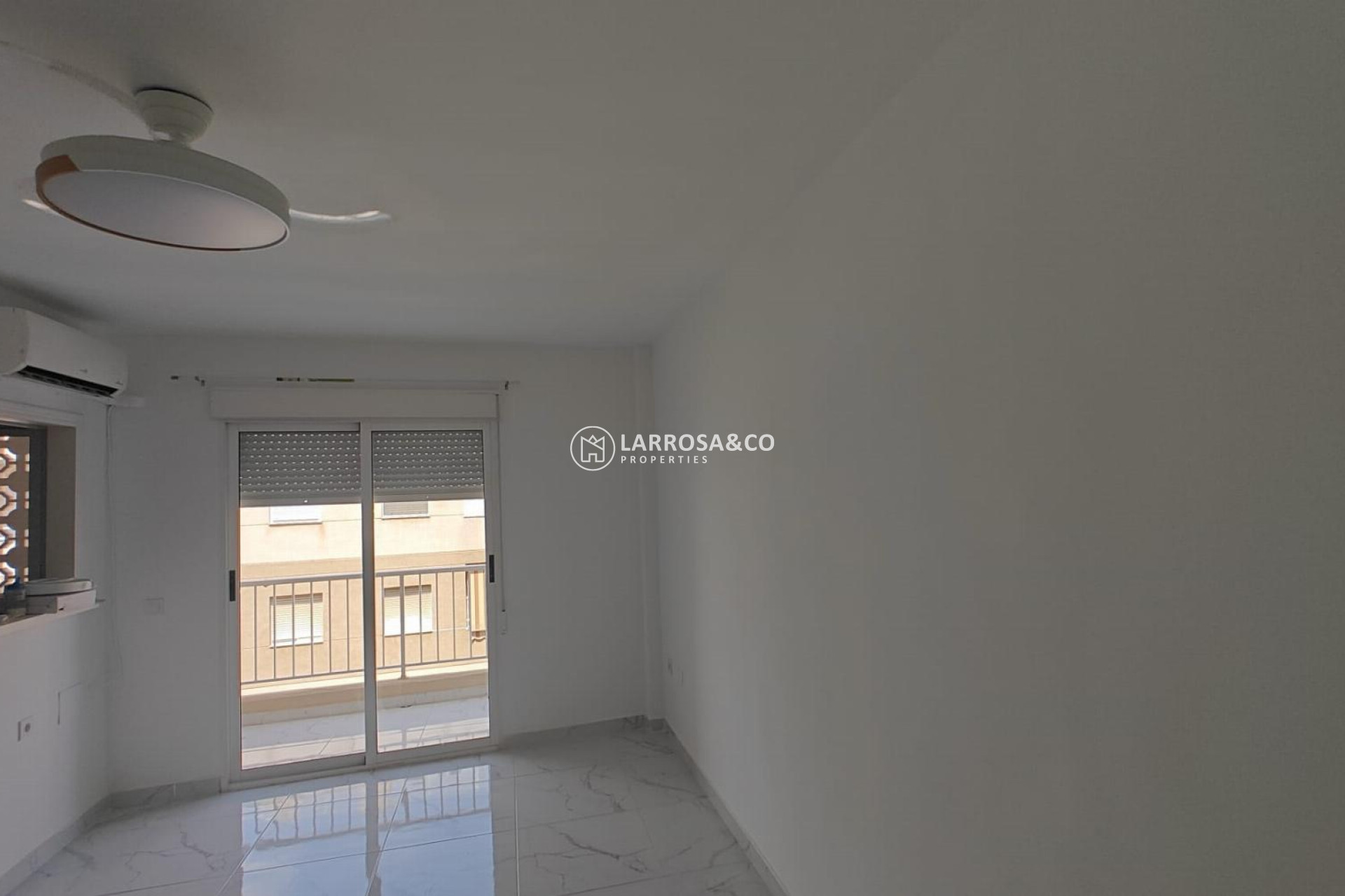 Resale - Apartment - Torrevieja - Acequion