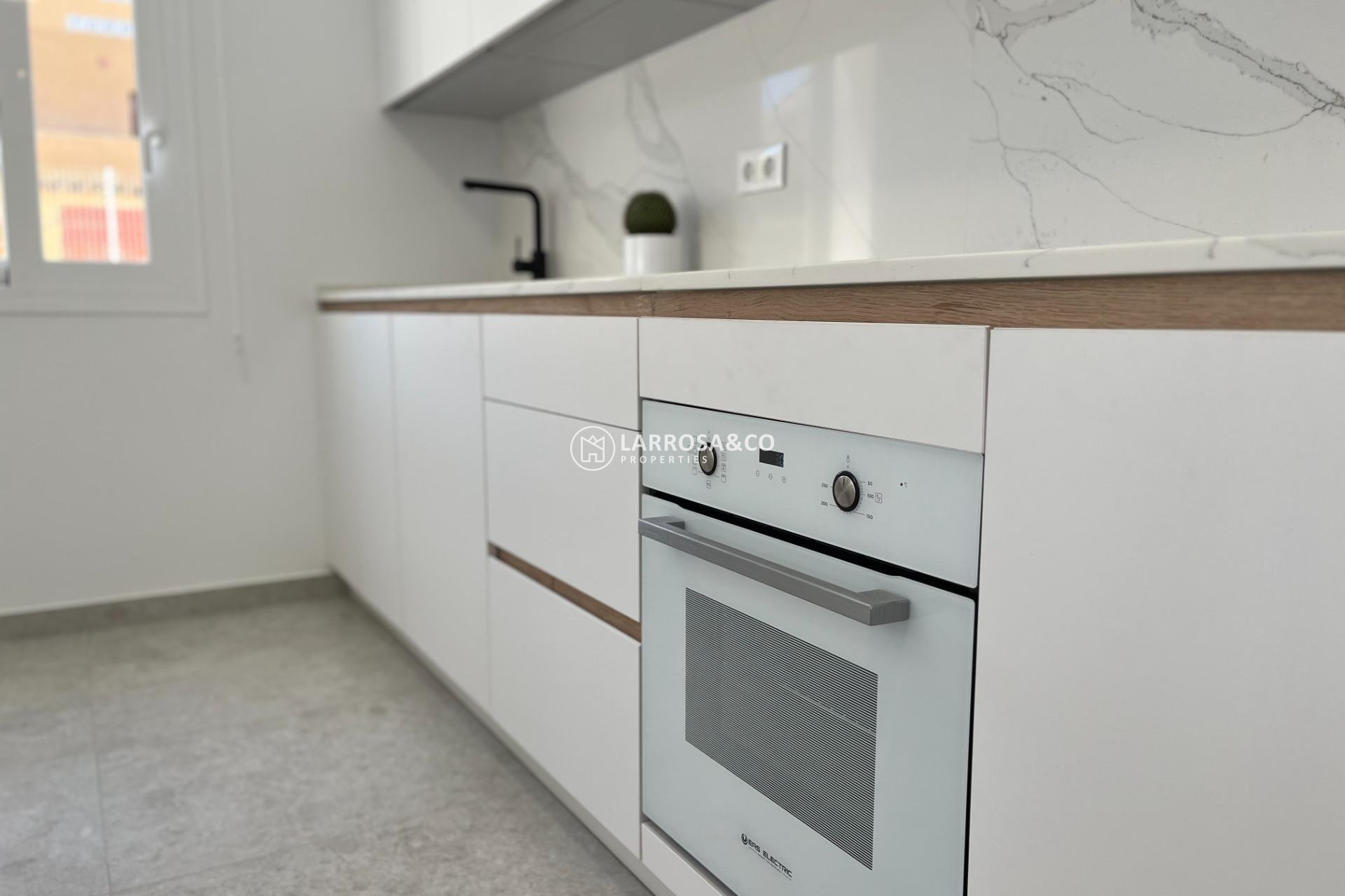 Resale - Apartment - Torrevieja - Aguas Nuevas