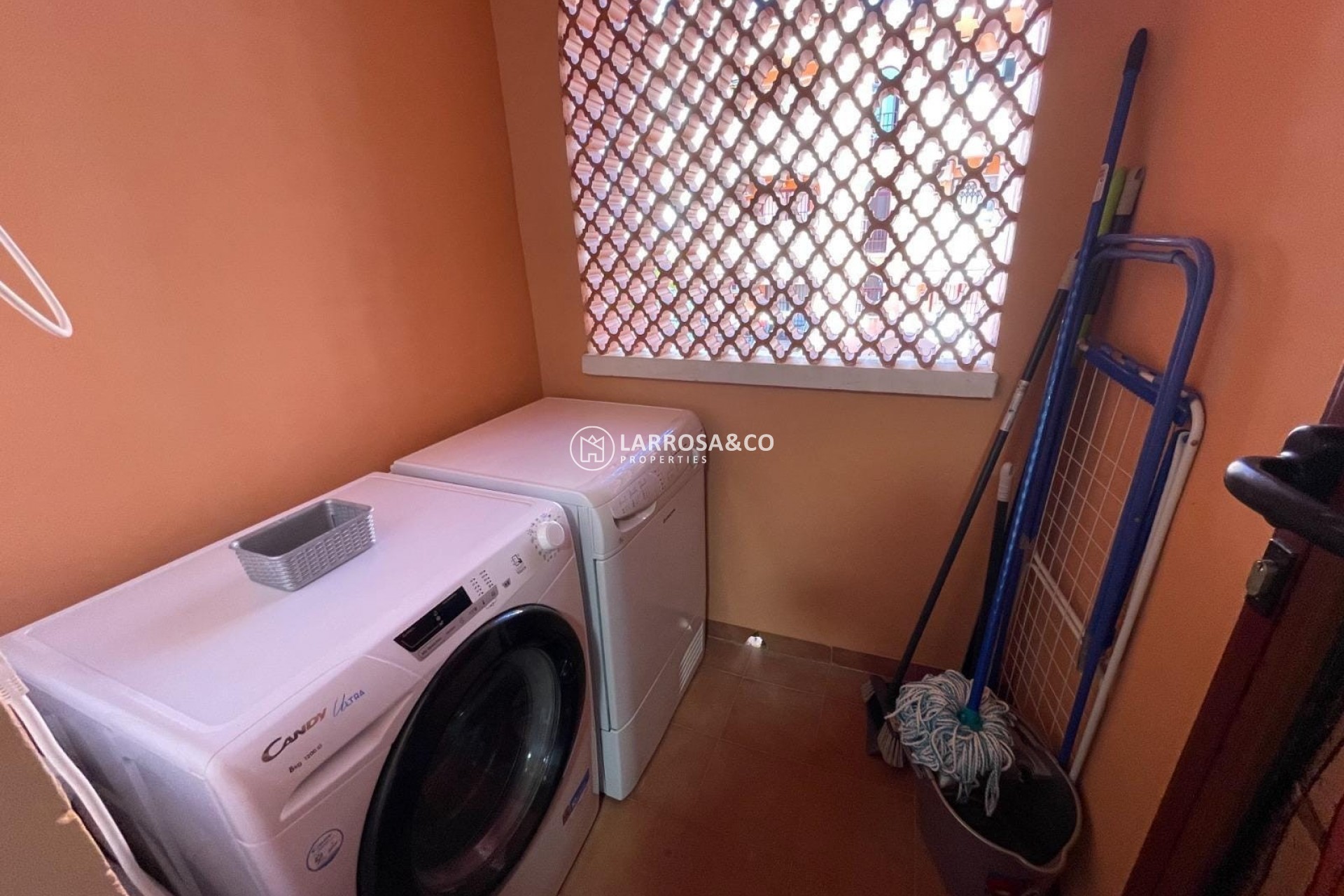 Resale - Apartment - Torrevieja - Aguas Nuevas