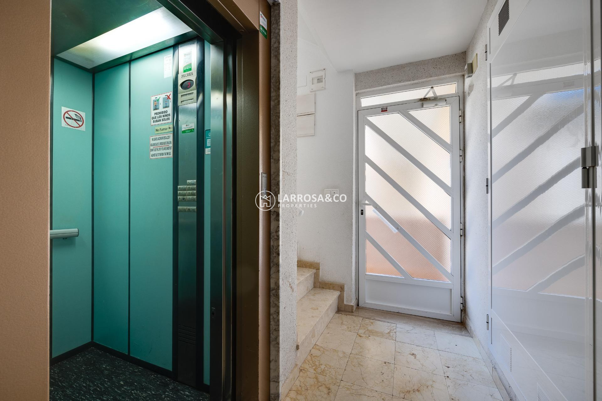 Resale - Apartment - Torrevieja - Calas blanca