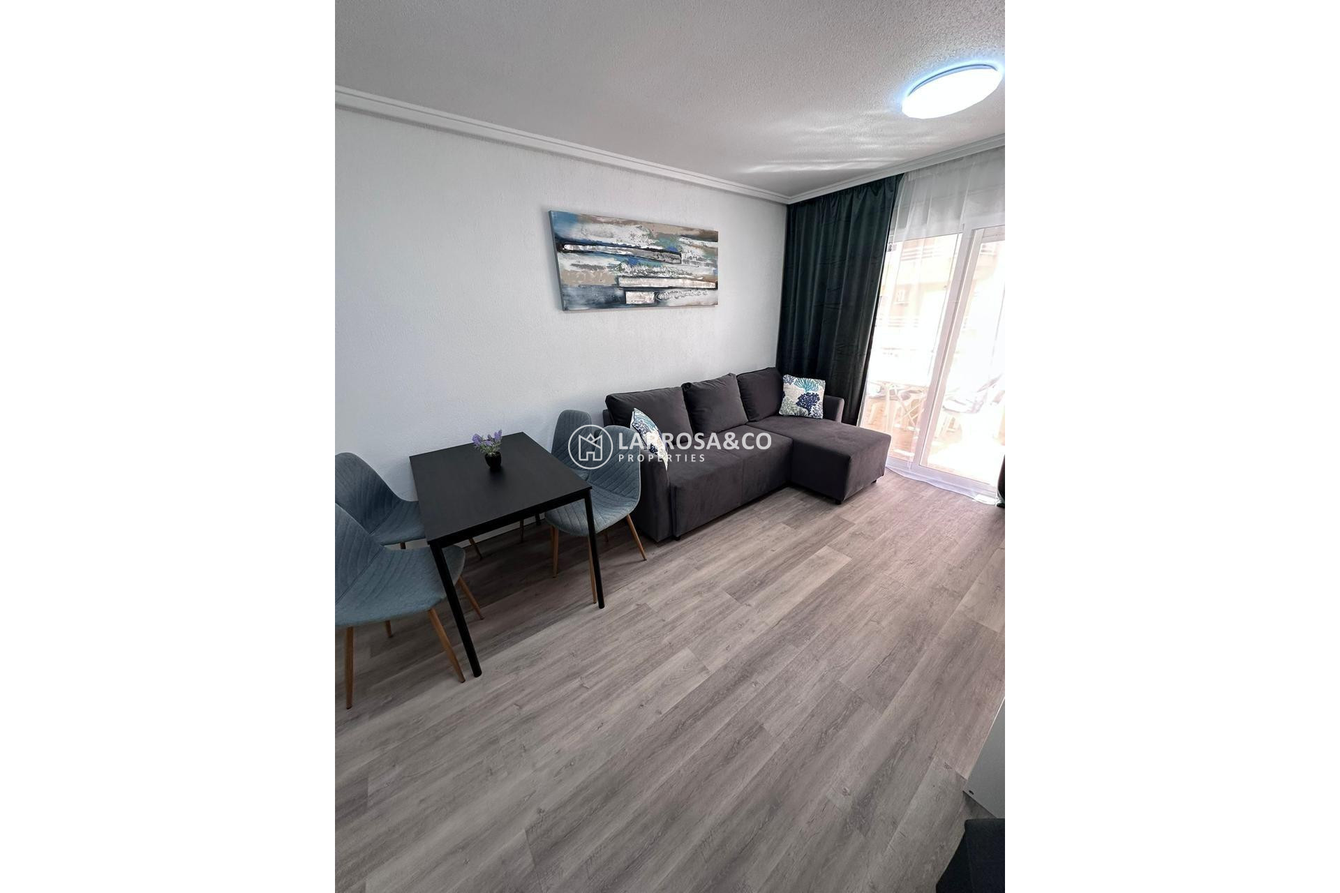 Resale - Apartment - Torrevieja - Centro - Muelle Pesquero