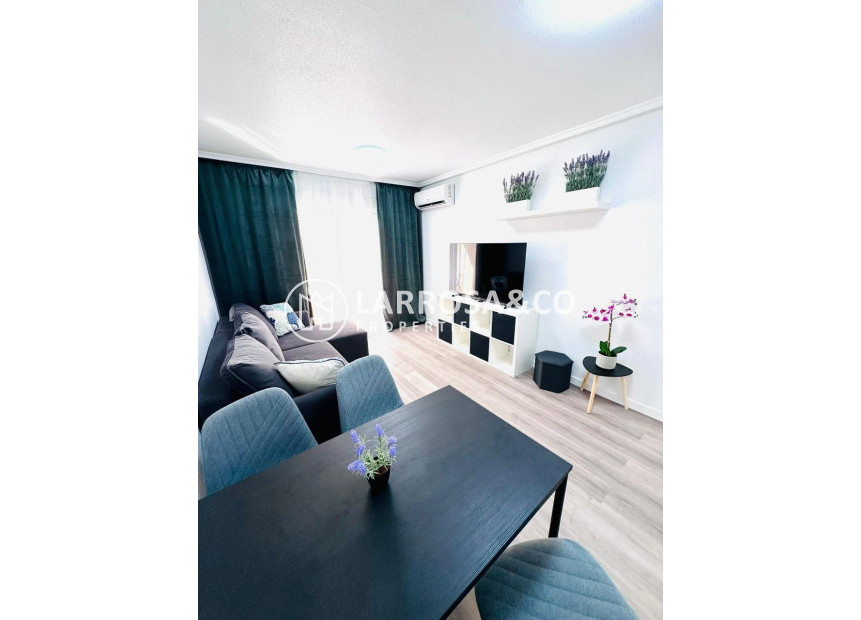 Resale - Apartment - Torrevieja - Centro - Muelle Pesquero